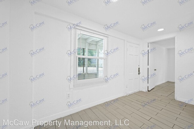 Building Photo - 2 br, 1 bath House - 821 Bond St. #B