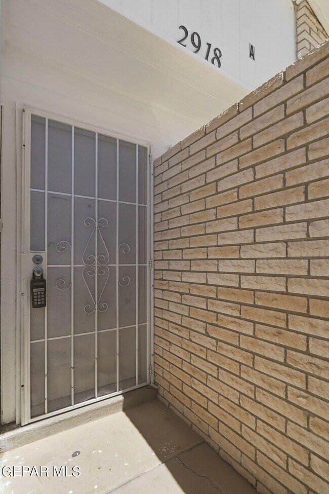 Foto del edificio - 2918 E Glen Dr