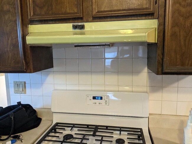 COCINA/CAMPANA EXTRACTORA - 2133 Casita Ct