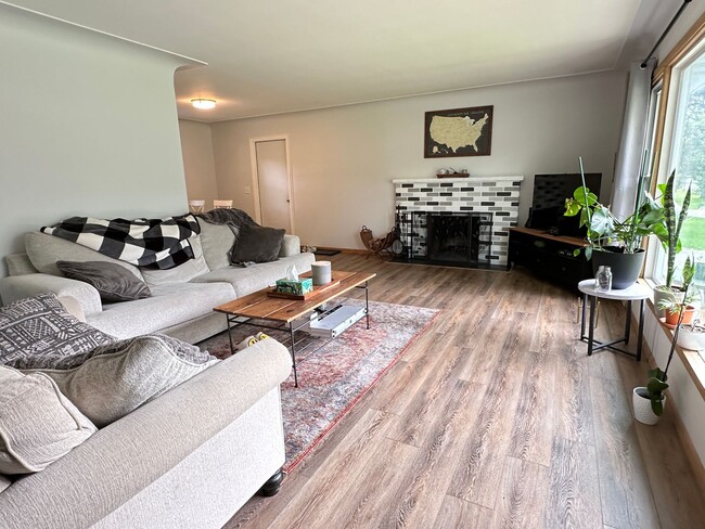 Foto del edificio - Golden Valley Single Family Home, 2 Car Ga...
