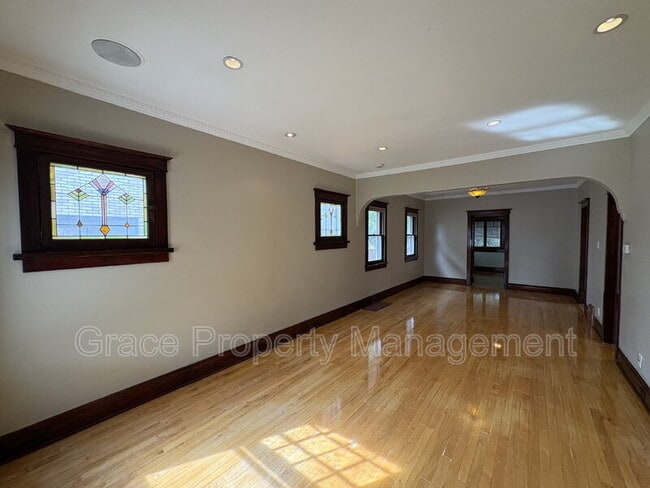 Foto del edificio - 351 S Franklin St