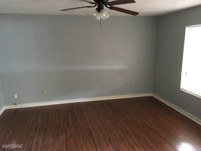 Foto del edificio - 5578 Lumberjack Ln