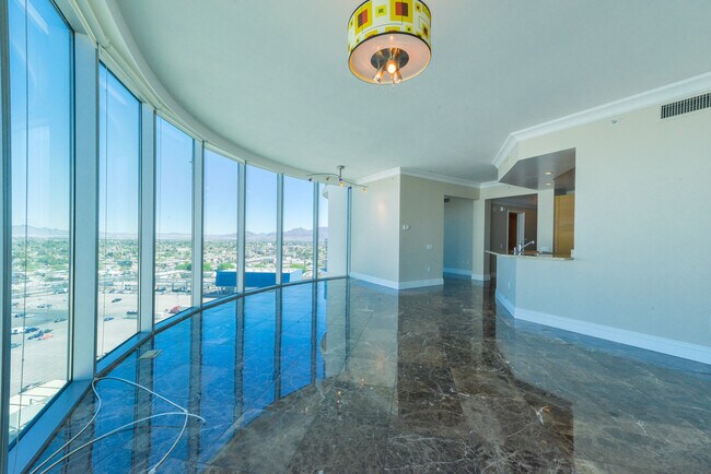 Foto del edificio - Turnberry Towers 1508W-Strip/Downtown View...