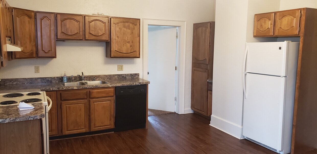 Foto principal - 112 E Franklin Ave