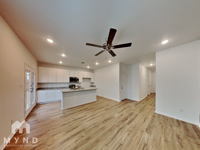 Building Photo - 601 Briarwood Ln