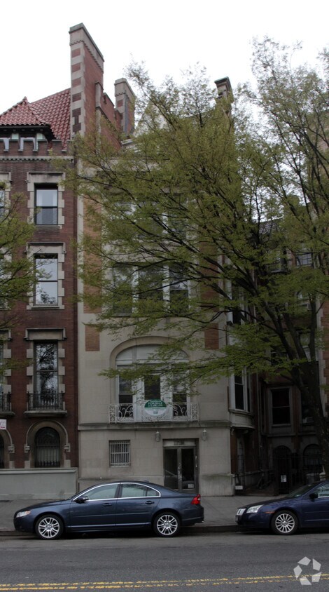 Foto del edificio - 105 Riverside Dr