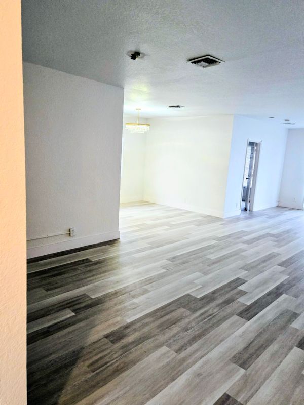 Foto del edificio - 612 NW 6th Ave