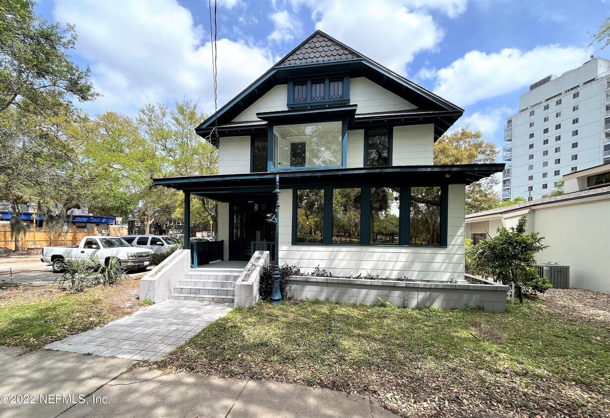 Primary Photo - 1721 Memorial Park Dr