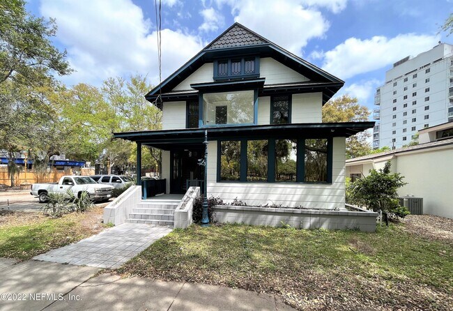Building Photo - 1721 Memorial Park Dr