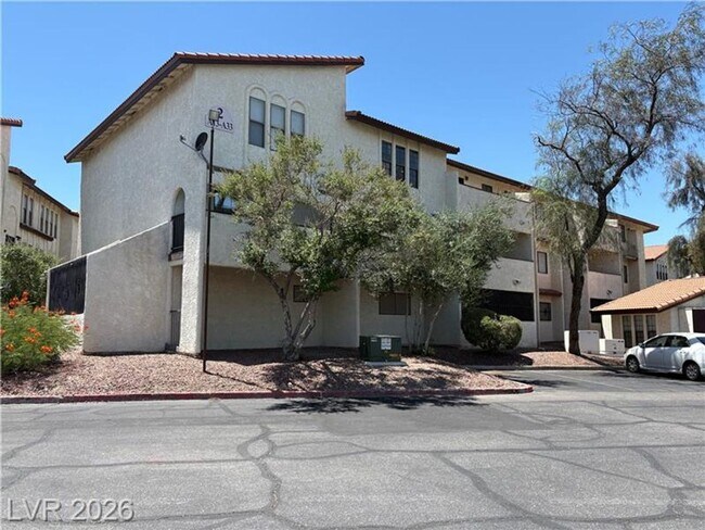Building Photo - 2080 E Karen Ave
