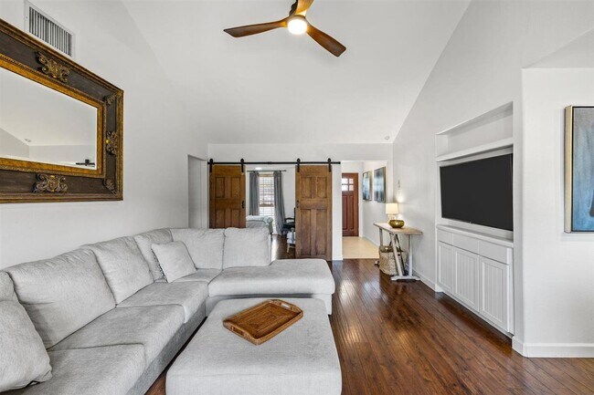 Foto del edificio - 2512 Azalea Ct