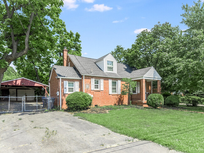 Building Photo - 2716 Schooley Dr