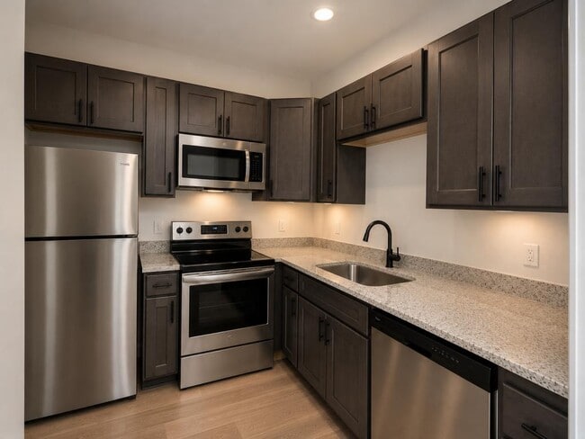 Building Photo - 142 Pinehurst Wy