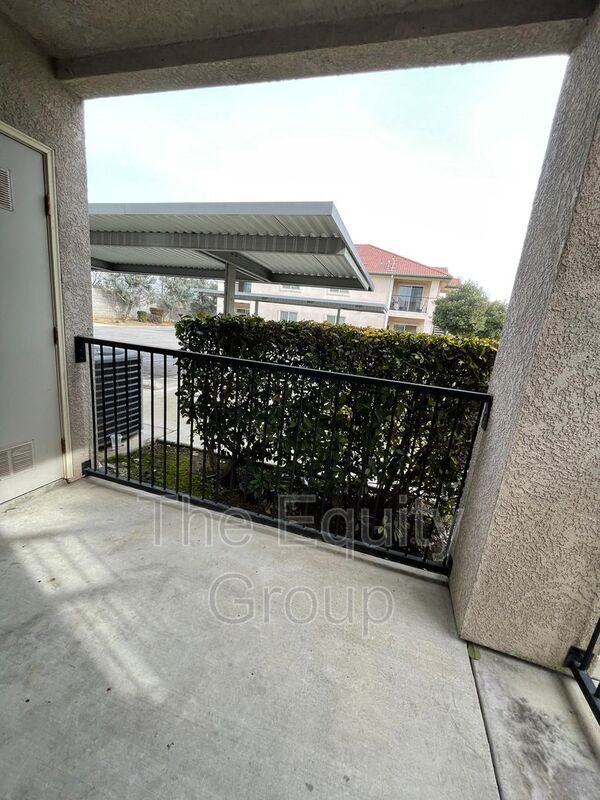 Foto del edificio - 2660 W Lark Ave