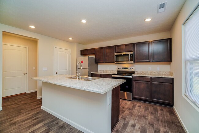 Foto del edificio - 2233 Woodson Dr