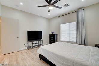 Building Photo - 251 S Green Valley Pkwy