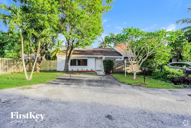Building Photo - 2904 NW 67th Ct