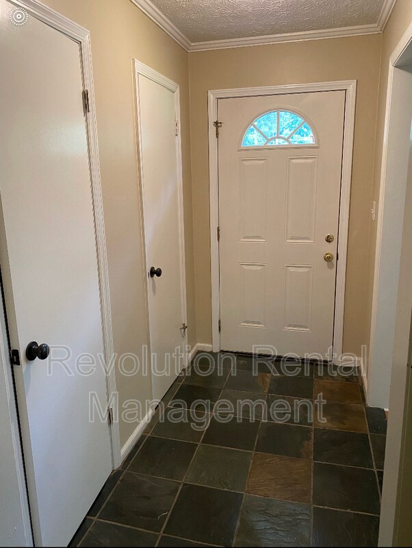 Foto del edificio - 4321 Five Forks Trickum Rd SW