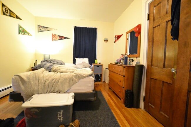 Building Photo - 26 Saybrook St
