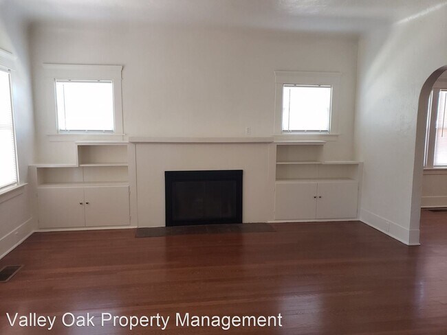 Building Photo - 3 br, 1 bath House - 292 N Minaret Ave