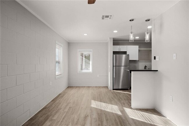 Building Photo - 2612 Rogers Ave