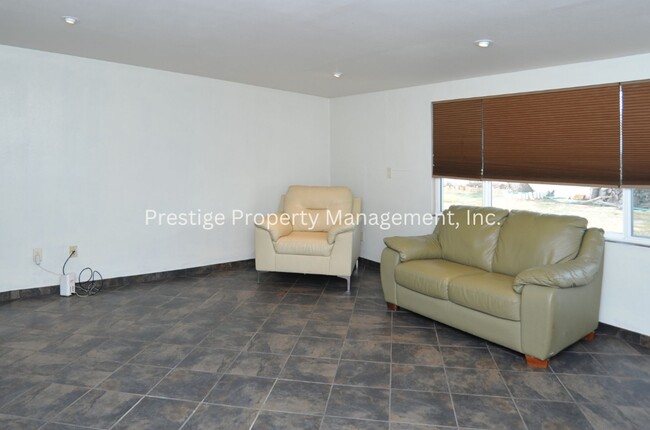 Foto del edificio - This 4/2 East Side Charmer Wont Last Long!