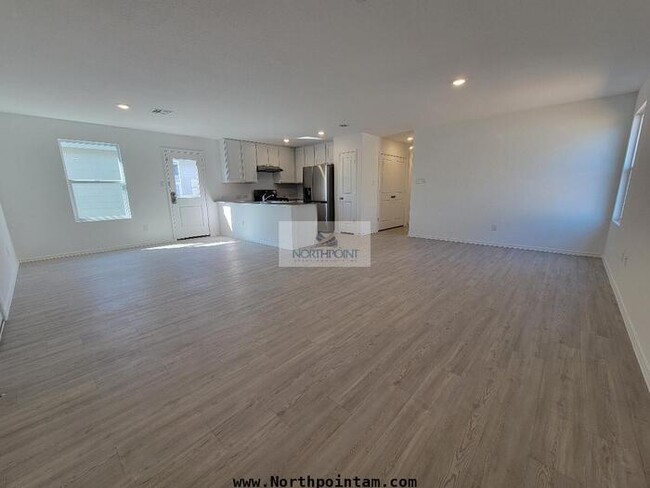 Foto del edificio - 4 Bedroom Home Ready For Immediate Move-In