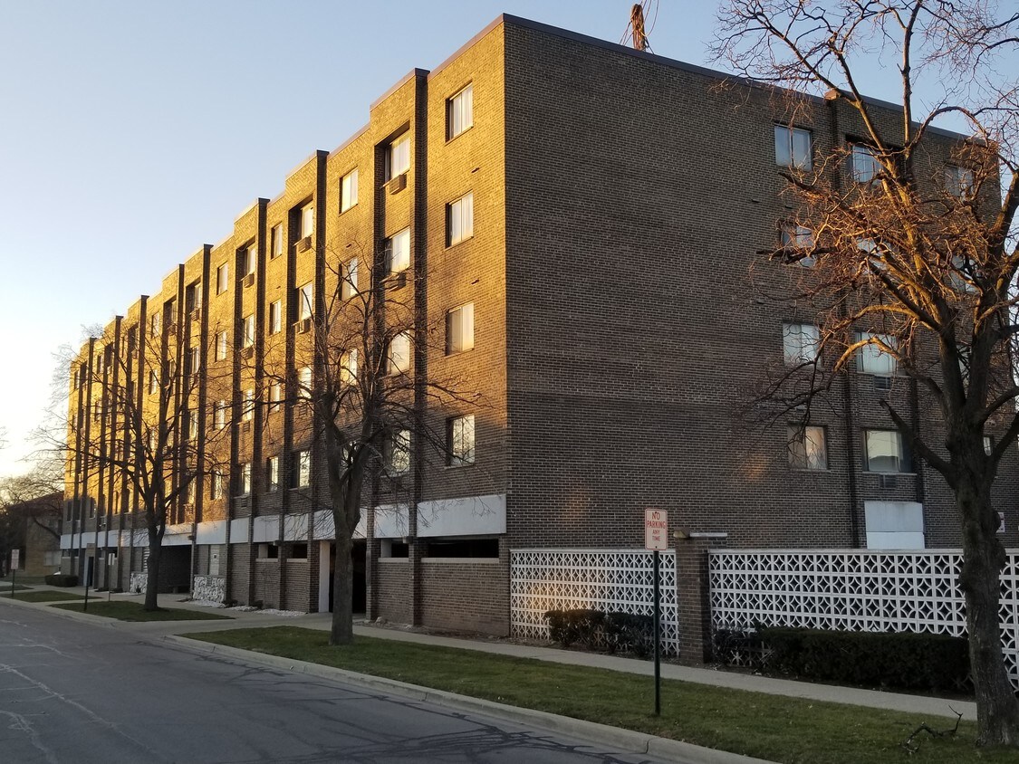 Foto principal - 7650 W Altgeld St