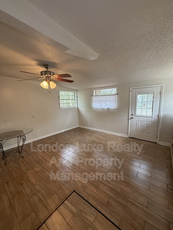 Building Photo - 909 La Marche Dr