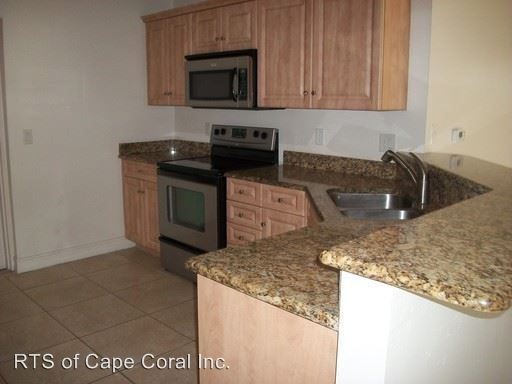 Building Photo - 710 SW 47th St