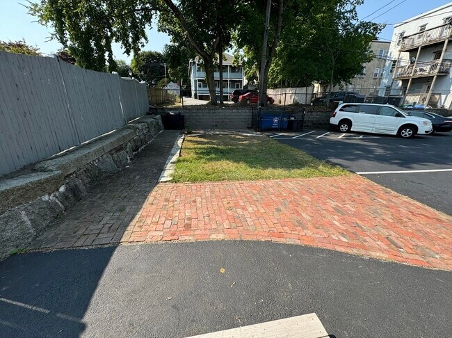 Building Photo - 79 Endicott St