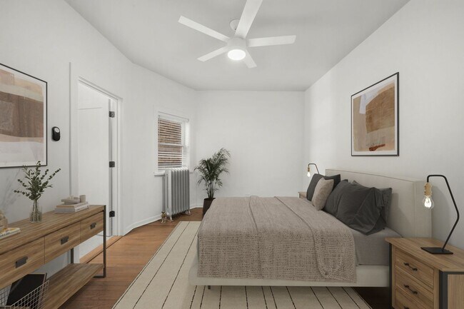 Foto del edificio - Spacious 4-Bedroom, 2-Bath in Edgewater — Sun-Filled, Stylish, and Pet-Friendly with In-Unit Laun...