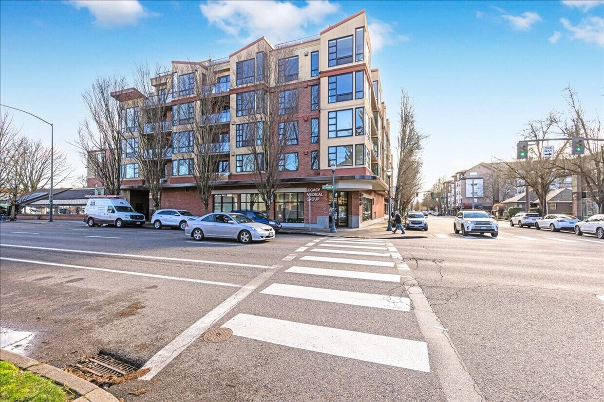 Foto principal - Spacious + secure 1/1 condo with a bonus r...
