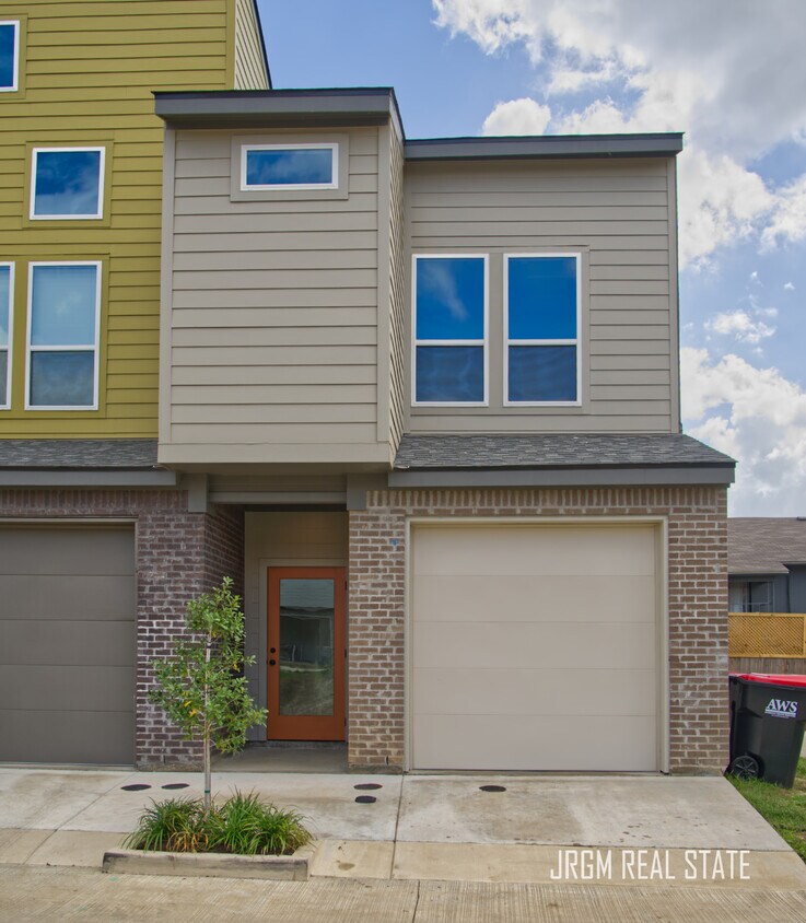 Foto principal - 513 Highland Park Ln