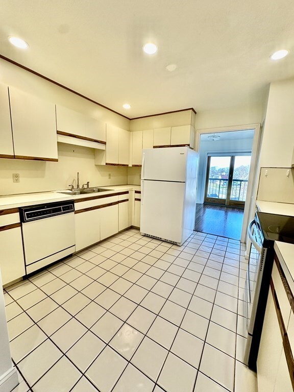 54 Broad Reach Unit 401, Weymouth, MA 02191 Condo for Rent in