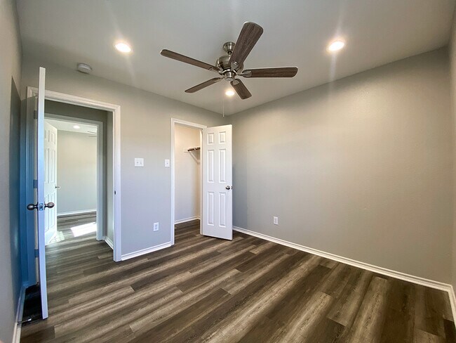 Foto del edificio - 1316 Alder Tree Ln