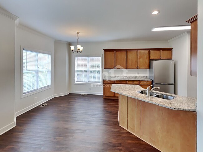 Foto del edificio - 3043 Holderwood Dr