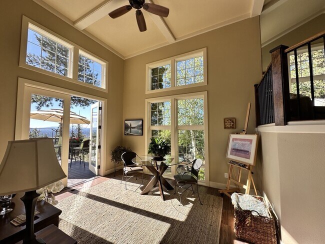 Building Photo - Large Furnished home on Awbrey Butte