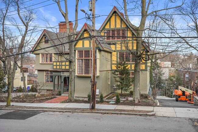 Building Photo - 165 Winthrop Rd