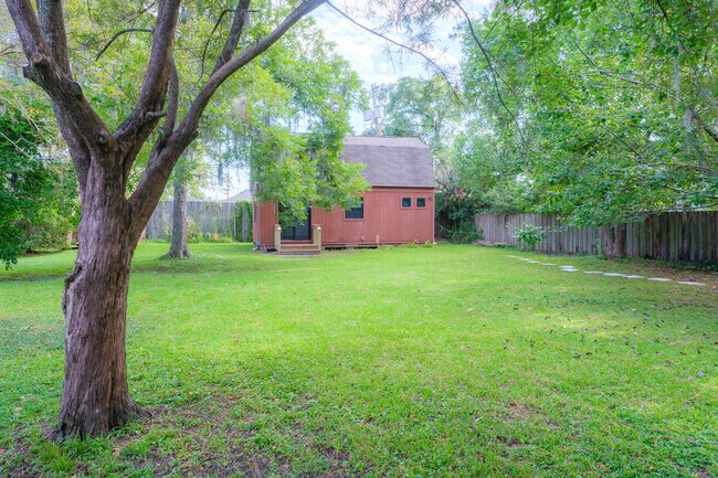 Building Photo - 10 Linden Dr