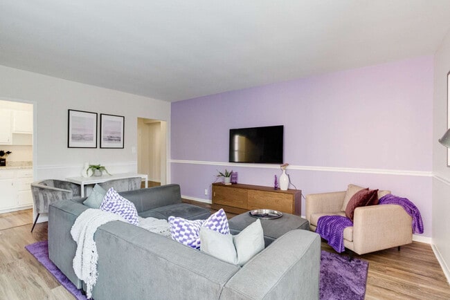 Foto del edificio - 112 W University Pkwy