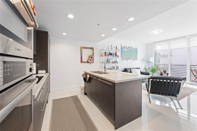 Foto del edificio - 7875 NW 107th Ave