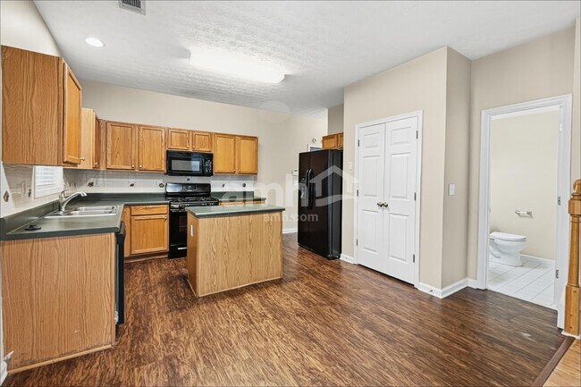 Building Photo - 834 Glen Abbey Dr