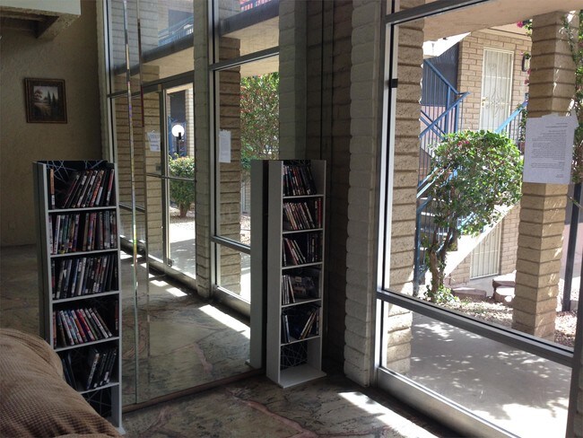 Foto del edificio - 3211 E Pinchot Ave