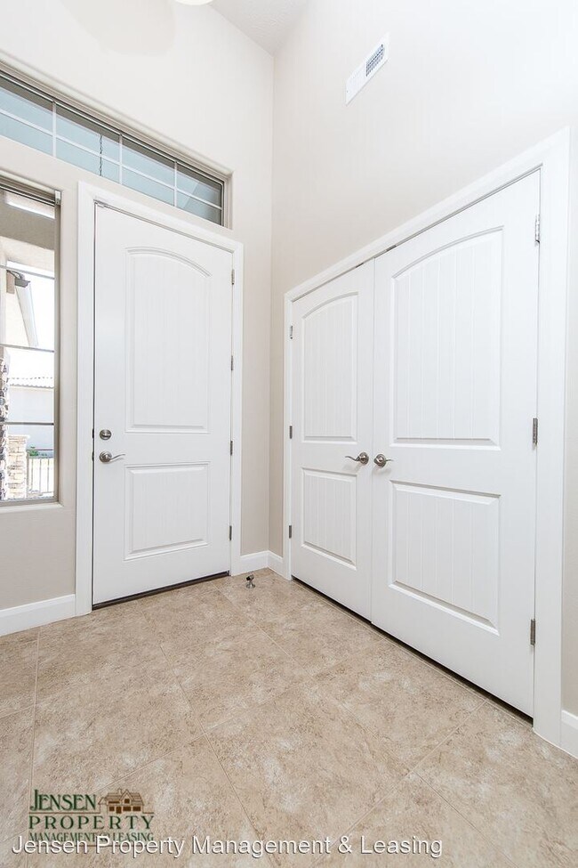 Foto del edificio - 3 br, 2 bath House - 547 East Ruby Place