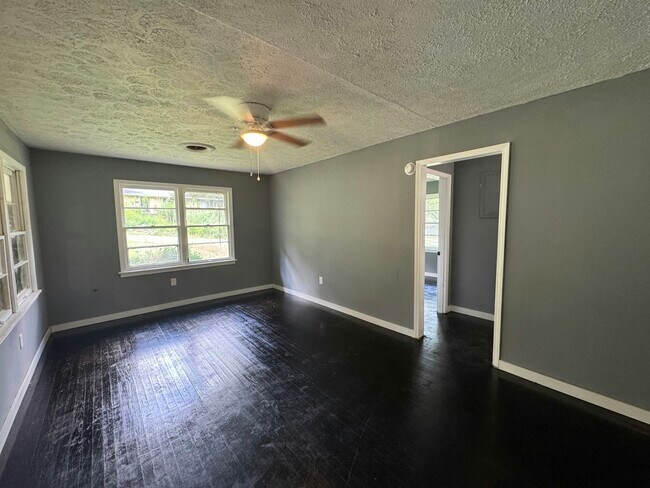 Foto del edificio - 2646 Revere St