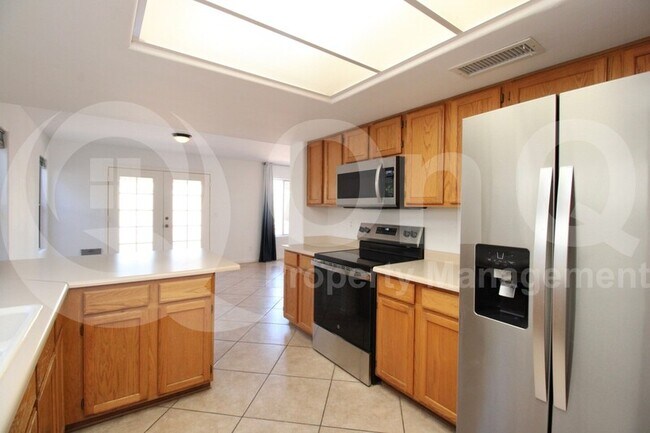 Foto del edificio - 1326 E Helena Dr