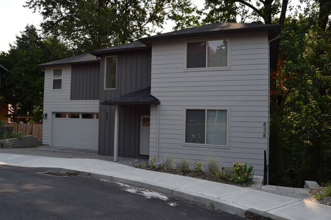 ¡Bienvenido a casa! - 836 SE Linden Ct