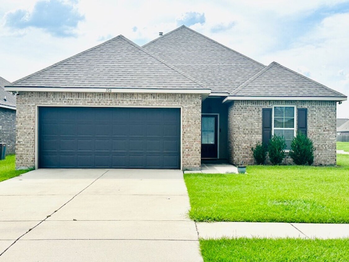 Primary Photo - 3 bed 2 bath