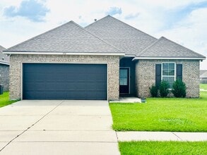 Building Photo - 106 Valcour Pl